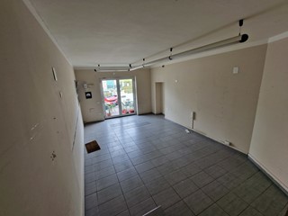 Capannone in Vendita a Lucca, zona Sant'Anna, 110'000€, 50 m²