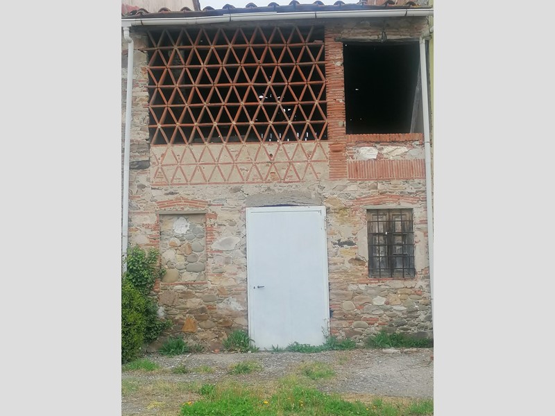 Casale in Vendita a Capannori, zona Lunata, 70'000€, 120 m²