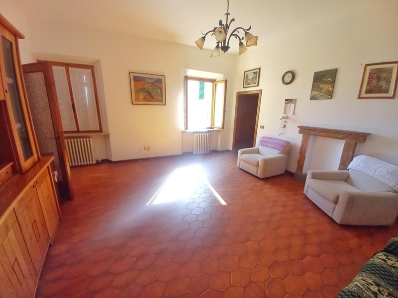Appartamento in Vendita a Montaione, 168'000€, 132 m², con Box