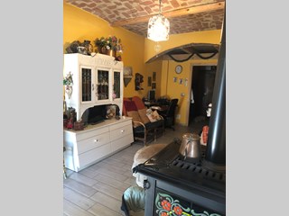 Casa Indipendente in Vendita a Camerano Casasco, zona CENTRO, 230'000&euro;, 135 m²