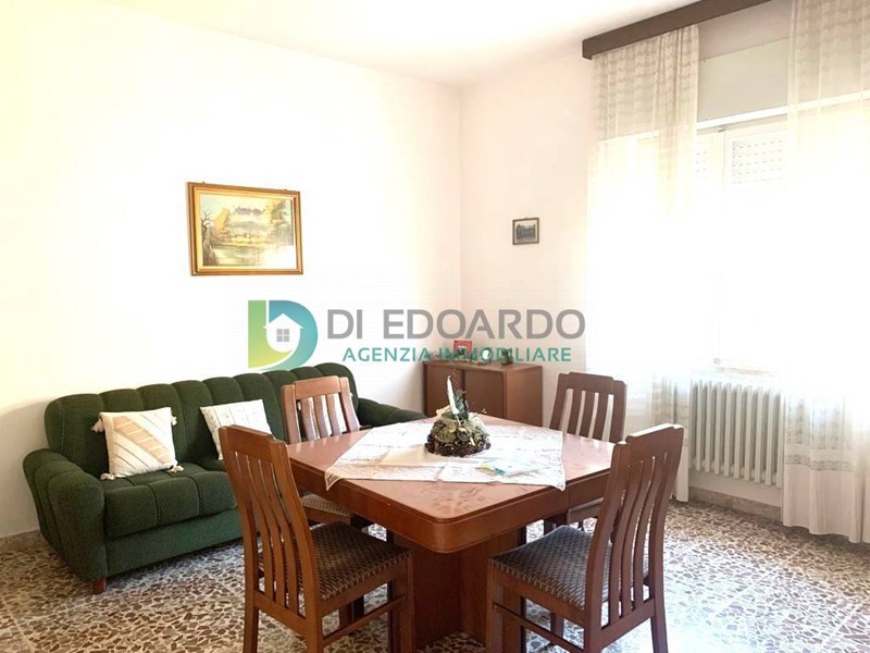 Appartamento in Vendita a Spinetoli, zona Pagliare del Tronto, 98'000€, 122 m²