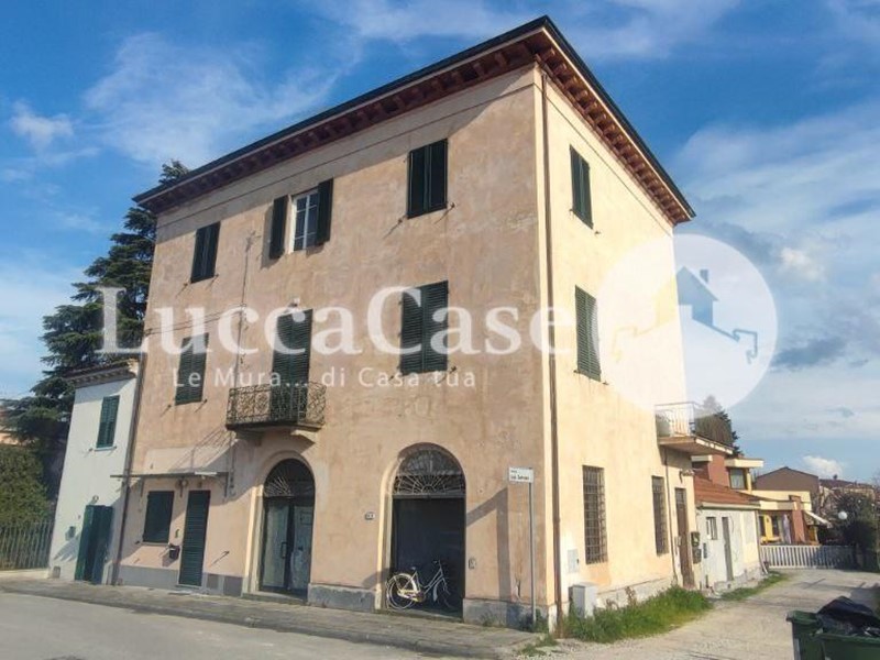 Quadrilocale in Vendita a Lucca, zona Arancio, 195'000€, 110 m²