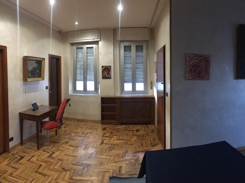 Casa Indipendente in Vendita a Nichelino, 260'000€, 199 m²