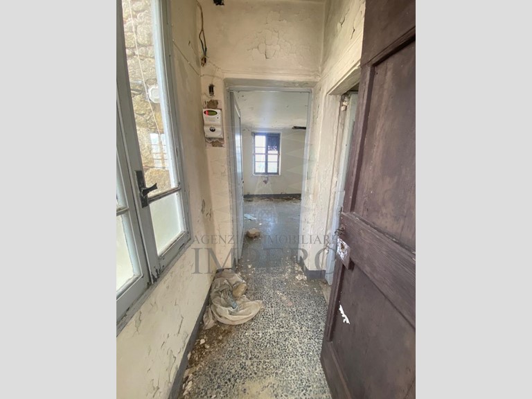 Casa Semi Indipendente in Vendita a Ventimiglia, zona Sealza, 75'000€, 97 m²