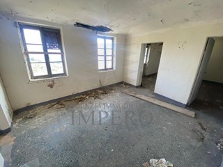 Casa Semi Indipendente in Vendita a Ventimiglia, zona Sealza, 75'000€, 97 m²