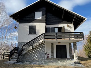 Villa in Vendita a Ponte in Valtellina, zona Località Briotti , 265'000€, 215 m²