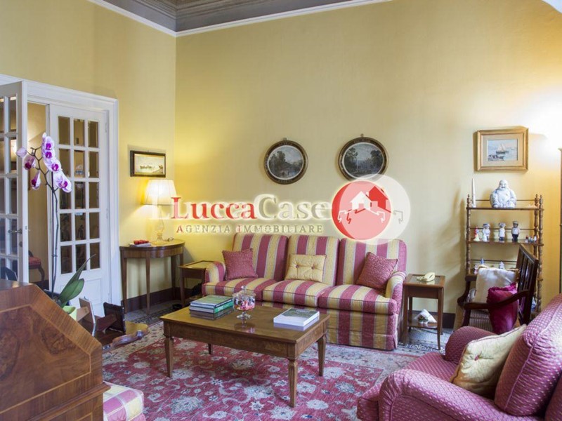 Appartamento in Vendita a Lucca, 750'000€, 220 m², arredato