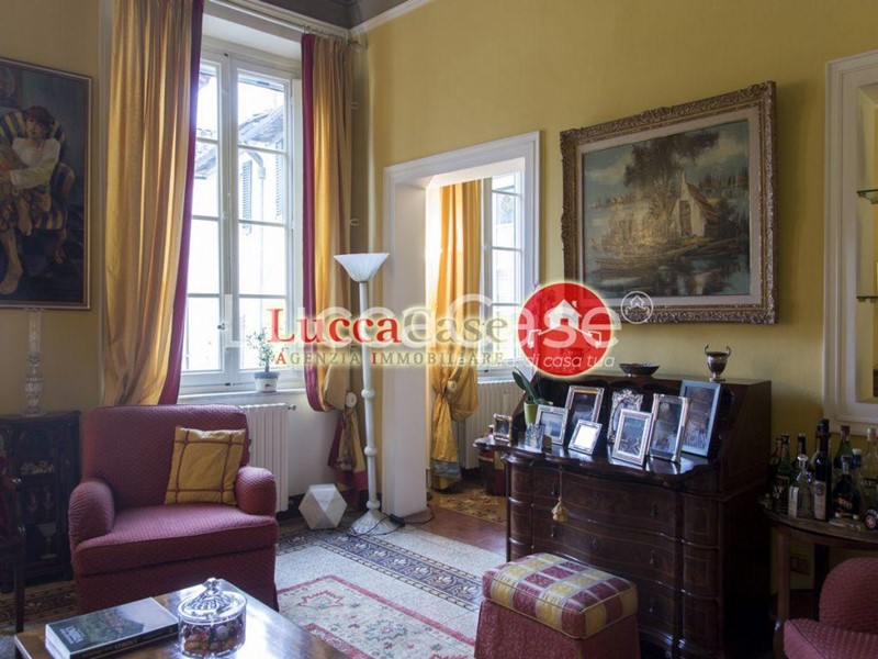 Appartamento in Vendita a Lucca, 750'000€, 220 m², arredato