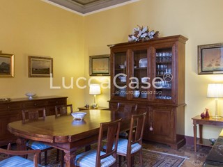 Appartamento in Vendita a Lucca, 750'000&euro;, 220 m², arredato