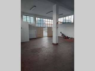 Capannone in Affitto a Villafranca in Lunigiana, 1'000€, 153 m²