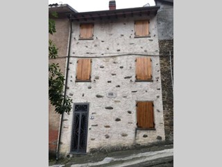 Casa Semi Indipendente in Vendita a Seravezza, zona Basati, 199'000&euro;, 105 m², arredato