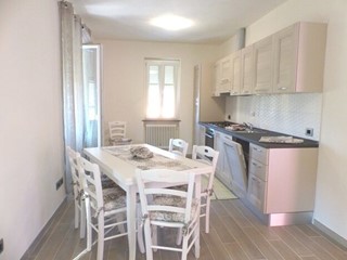 Quadrilocale in Affitto a San Bartolomeo al Mare, 1'800€, 115 m², arredato