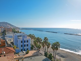 Bilocale in Affitto a San Bartolomeo al Mare, 1'200€, 70 m², arredato