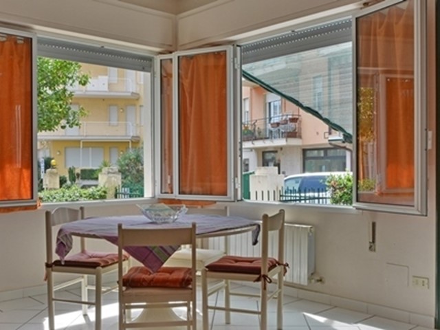 Trilocale in Affitto a San Bartolomeo al Mare, 1'600€, 105 m², arredato