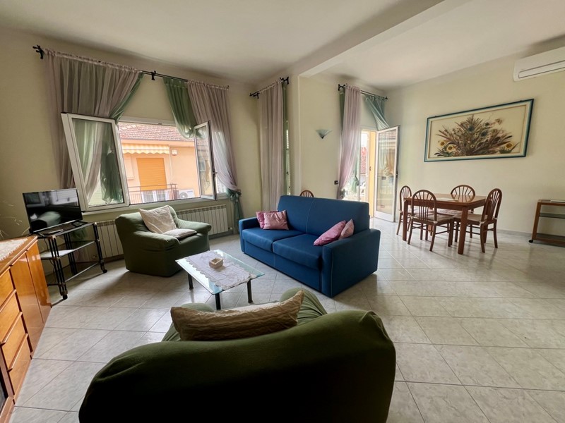 Quadrilocale in Affitto a Diano Marina, 1'200€, 155 m², arredato