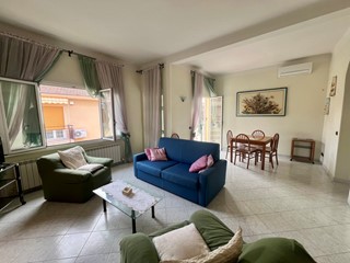 Quadrilocale in Affitto a Diano Marina, 1'200€, 155 m², arredato