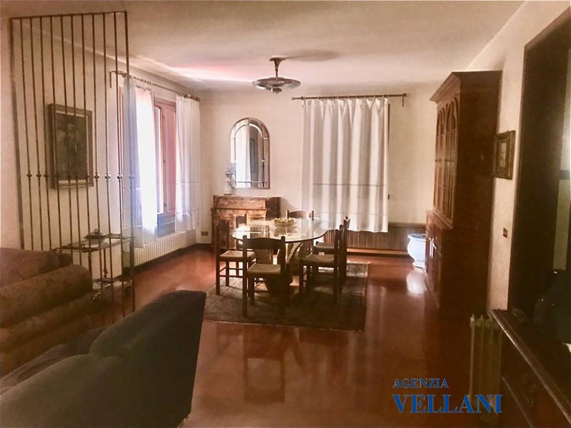 Villa in Vendita a Carpi, 385'000€, 520 m²