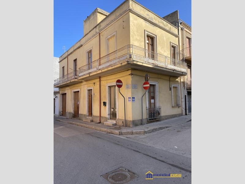 Casa Indipendente in Vendita a Pachino, 140'000€, 260 m²