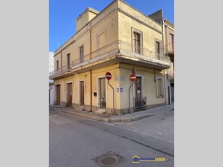 Casa Indipendente in Vendita a Pachino, 140'000€, 260 m²