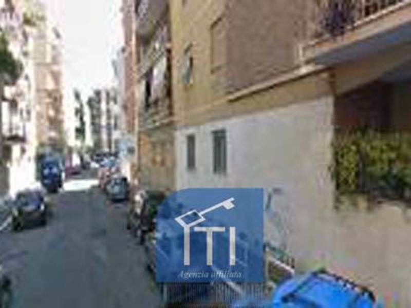 Negozio in Affitto a Roma, zona Ardeatino/Colombo/Garbatella, 800€, 70 m²