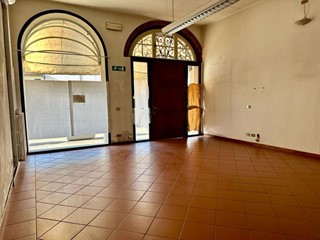 Immobile commerciale in Affitto a Capannori, zona Lammari, 1'200€, 100 m²