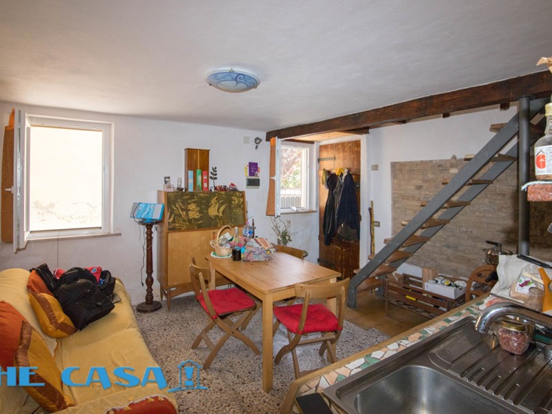 Casa Semi Indipendente in Vendita a Saludecio, zona Sant'ansovino, 69'000€, 74 m², con Box