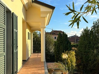 Casa Indipendente in Vendita a Sarzana, 450'000&euro;, 184 m², con Box