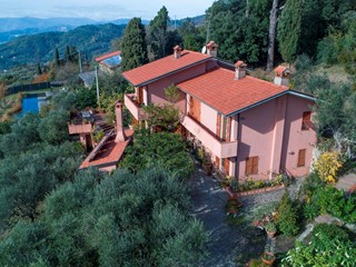 Casa Indipendente in Vendita a Fosdinovo, zona Giucano, 700'000€, 280 m², con Box