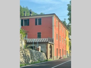 Bilocale in Vendita a Licciana Nardi, 36'000€, 52 m²