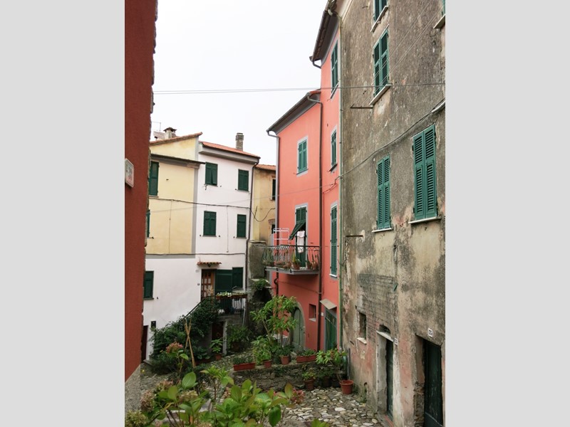 Quadrilocale in Vendita a Vezzano Ligure, zona Vezzano Alto, 65'000€, 80 m², arredato