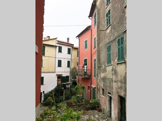 Quadrilocale in Vendita a Vezzano Ligure, zona Vezzano Alto, 65'000€, 80 m², arredato