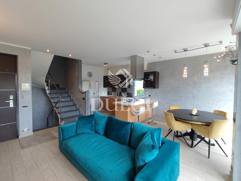 Villa bifamiliare in Vendita a Camaiore, zona Lido di Camaiore, 650'000&euro;, 160 m², arredato