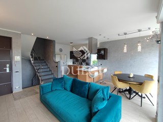 Villa bifamiliare in Vendita a Camaiore, zona Lido di Camaiore, 650'000&euro;, 160 m², arredato