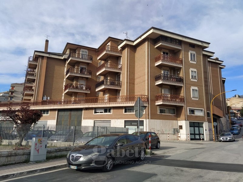 Magazzino in Vendita a Campobasso, 800'000€, 1870 m²