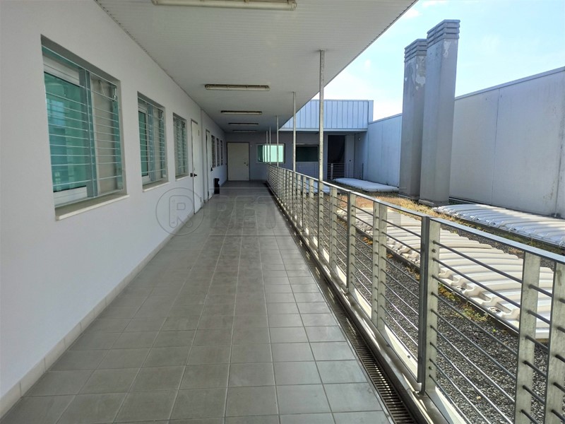 Capannone in Affitto a Dueville, 500€, 300 m²