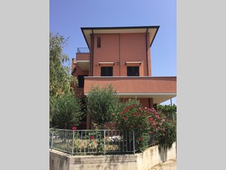 Trilocale in Vendita a San Costanzo, 124'000€, 96 m², con Box