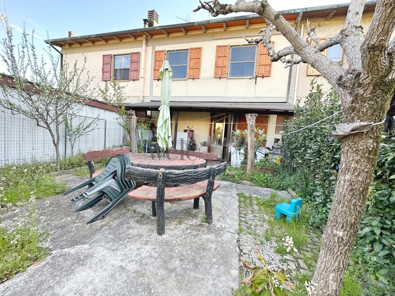 Villetta a schiera in Vendita a Campi Bisenzio, 500'000€, 270 m²