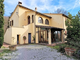 Casa Indipendente in Vendita a Sarteano, 790'000€, 400 m²