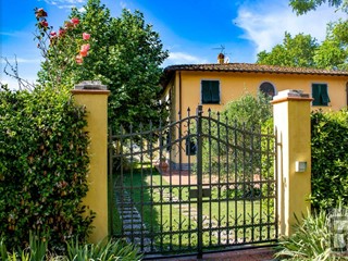 Villa in Vendita a San Miniato, 1'030'000€, 570 m², arredato, con Box