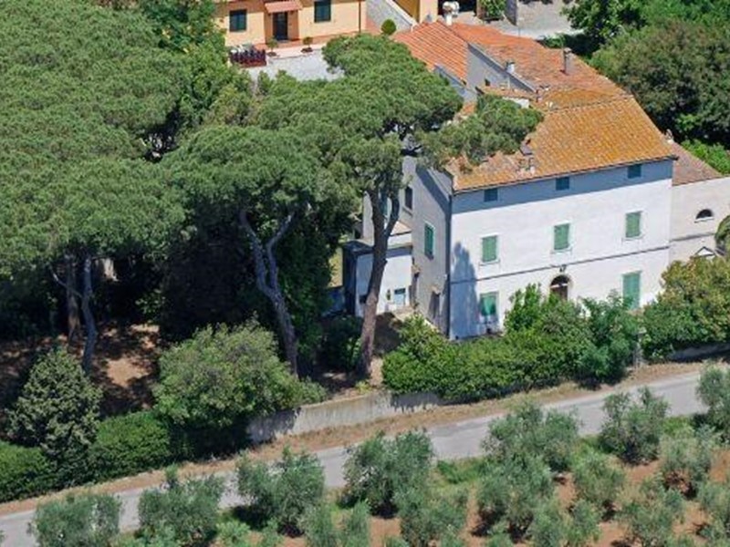 Villa in Vendita a Cecina, zona Collemezzano Alto, 780'000€, 450 m², arredato