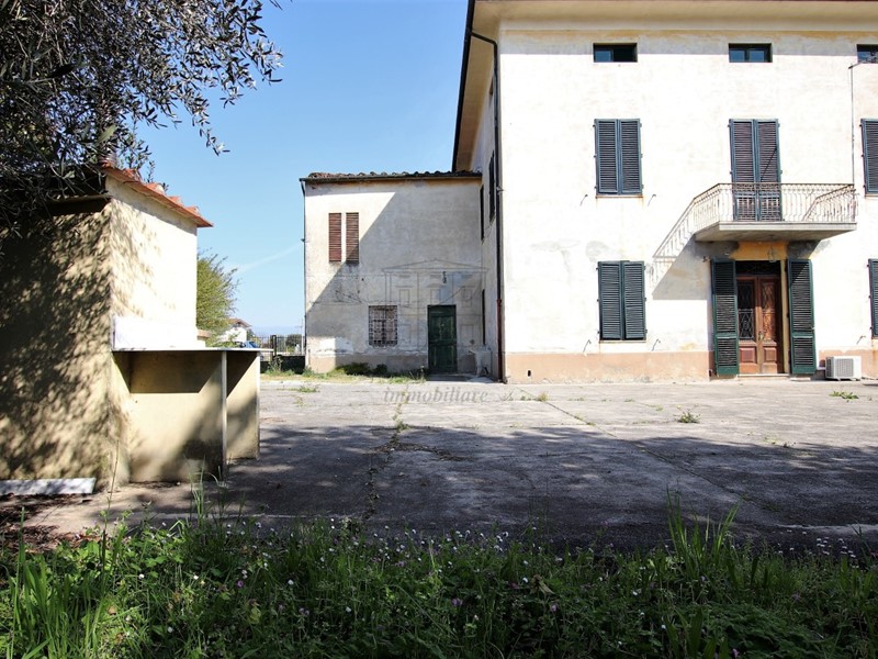 Casa Indipendente in Vendita a Lucca, 350'000€, 320 m², con Box