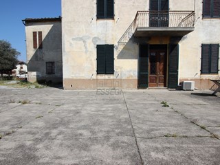 Casa Indipendente in Vendita a Lucca, 350'000€, 320 m², con Box