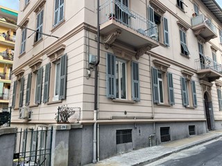 Appartamento in Vendita a Sanremo, zona San Martino, 235'000€, 100 m²