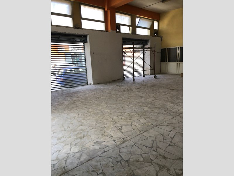 Immobile commerciale in Affitto a Caivano, zona Centro, 2'000€, 210 m²