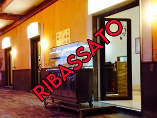 Immobile commerciale in Affitto a Caivano, 1'500€, 95 m²