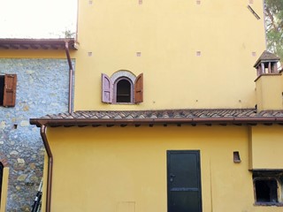 Casale in Vendita a Casciana Terme Lari, zona Lari, 695'000€, 450 m²