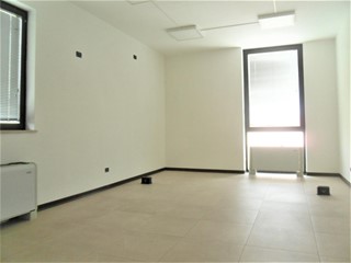 Ufficio in Vendita a Lucca, zona San Concordio Contrada, 280'000€, 120 m²