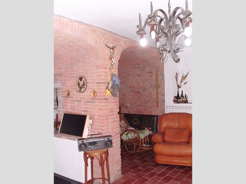 Casale in Vendita a Calci, 575'000€, 450 m²