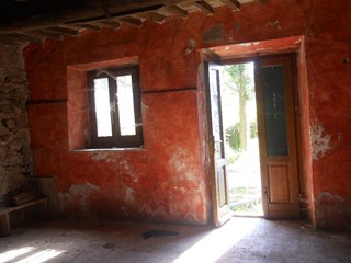 Casale in Vendita a Calci, 99'000€, 200 m²