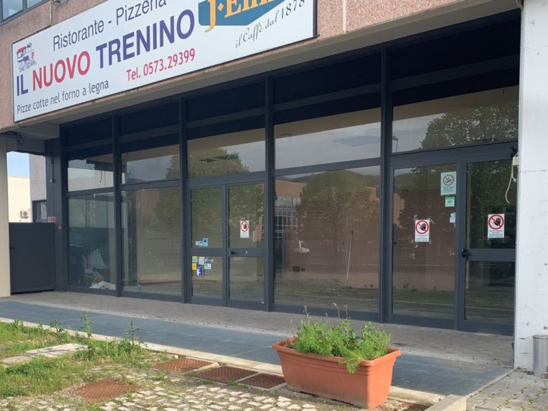 Negozio in Vendita a Pistoia, 190'000€, 180 m²